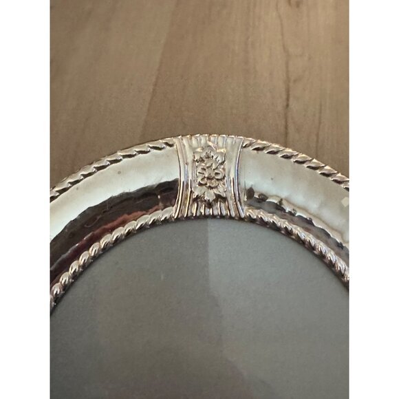 Silver Plated Oval Brass Photo Frame 5"x7" Lacquer Coated With Intricate Design - Picture 3 of 7